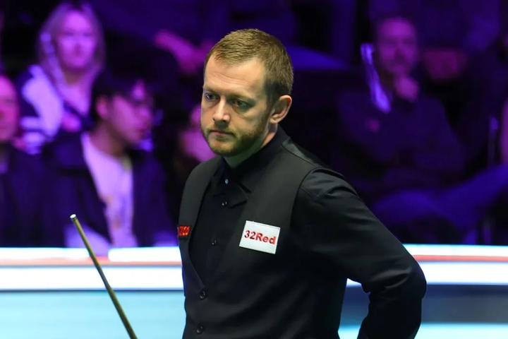 了自己的角 了自己的角